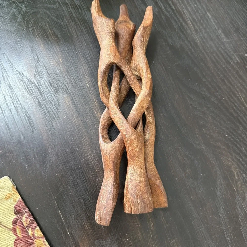 Vtg RusticCarved Wood Stand Bird Animal Interlocking Foldable Tripod Bowl Holder